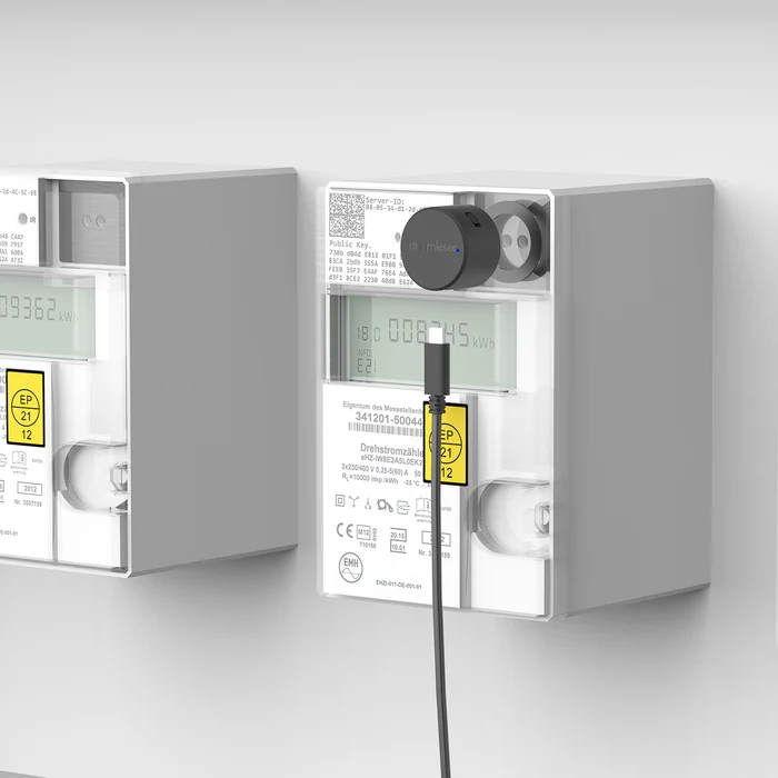stromleser.tasmota 2 magnetisch am Zähler befestigt