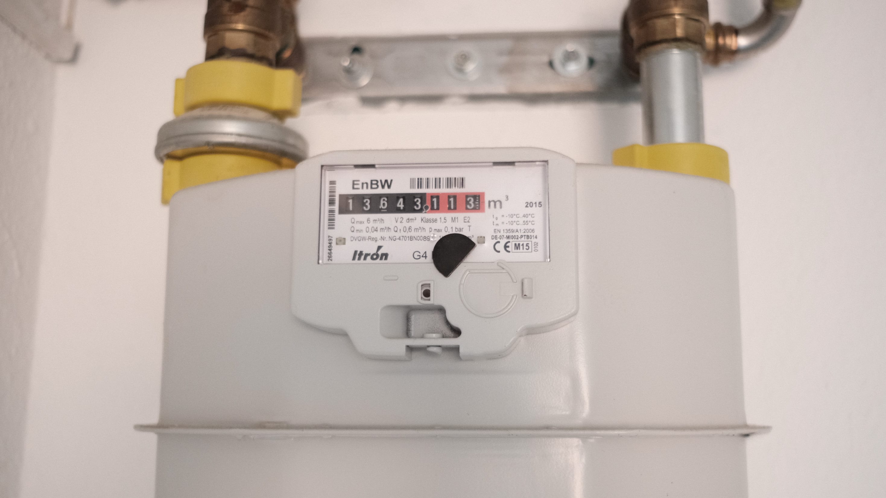 Metal plate attached to the gas meter interface